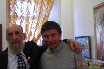 С народным художником России Владимиром Корбаковым, 2012 г.